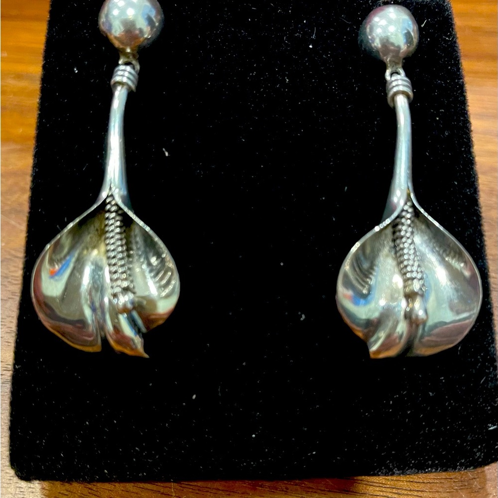 Peace lily 925 drop earrings